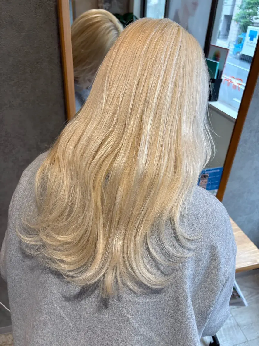 ロング カラー ヘアアレンジ ブリーチ ブロンド ケアブリーチ ホワイトブロンド カット ヘアカラー 🧶ブリーチカラー TERU🧶のヘアスタイル