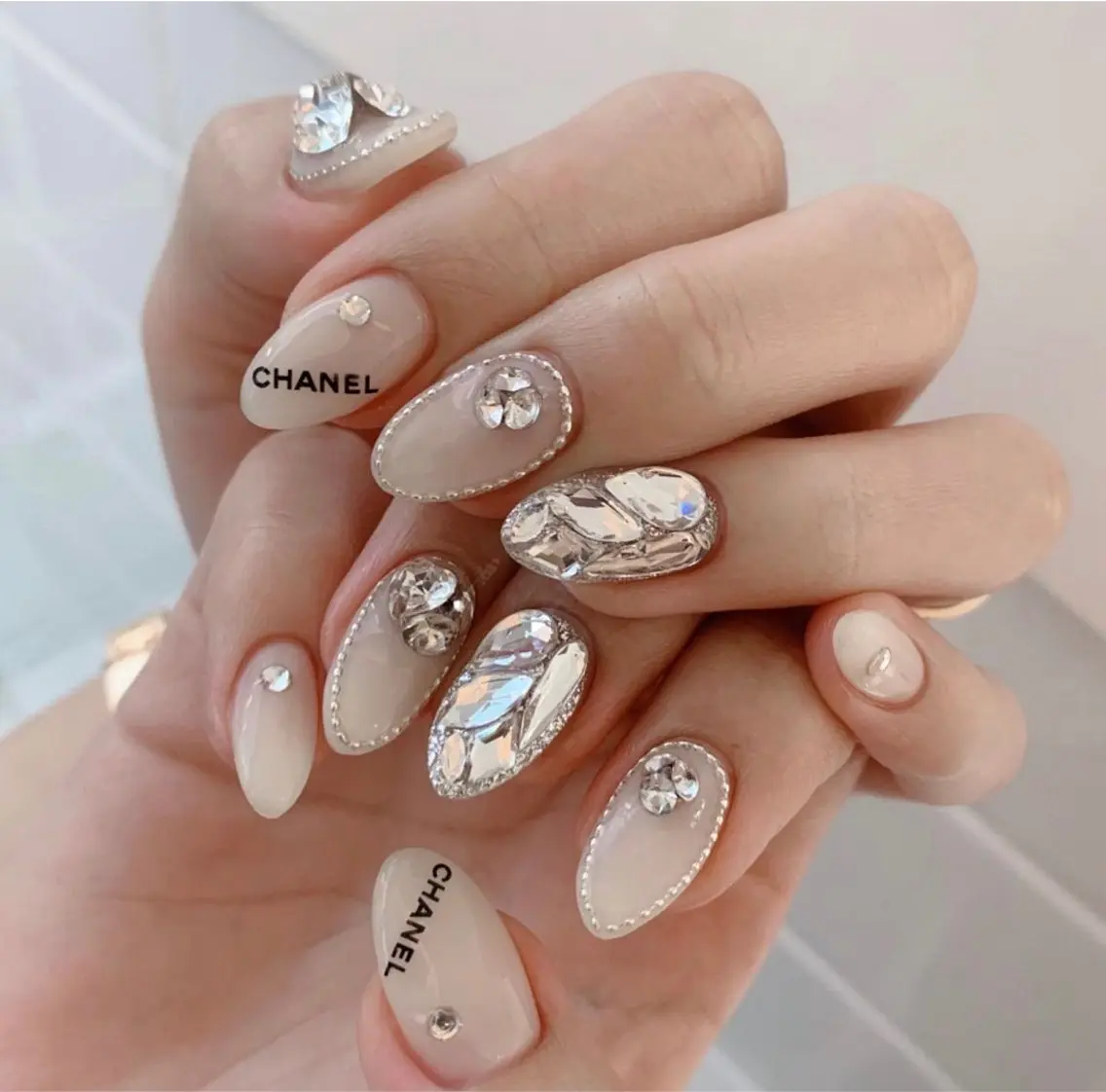 ミディアム nina beautyのネイルデザイン
