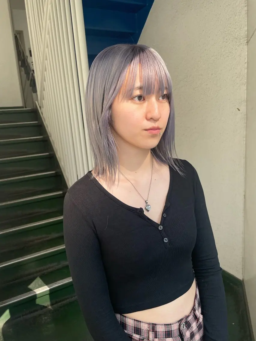 ミディアム カラー シルバー ハイトーン/レイヤー 🌸さくらのヘアスタイル