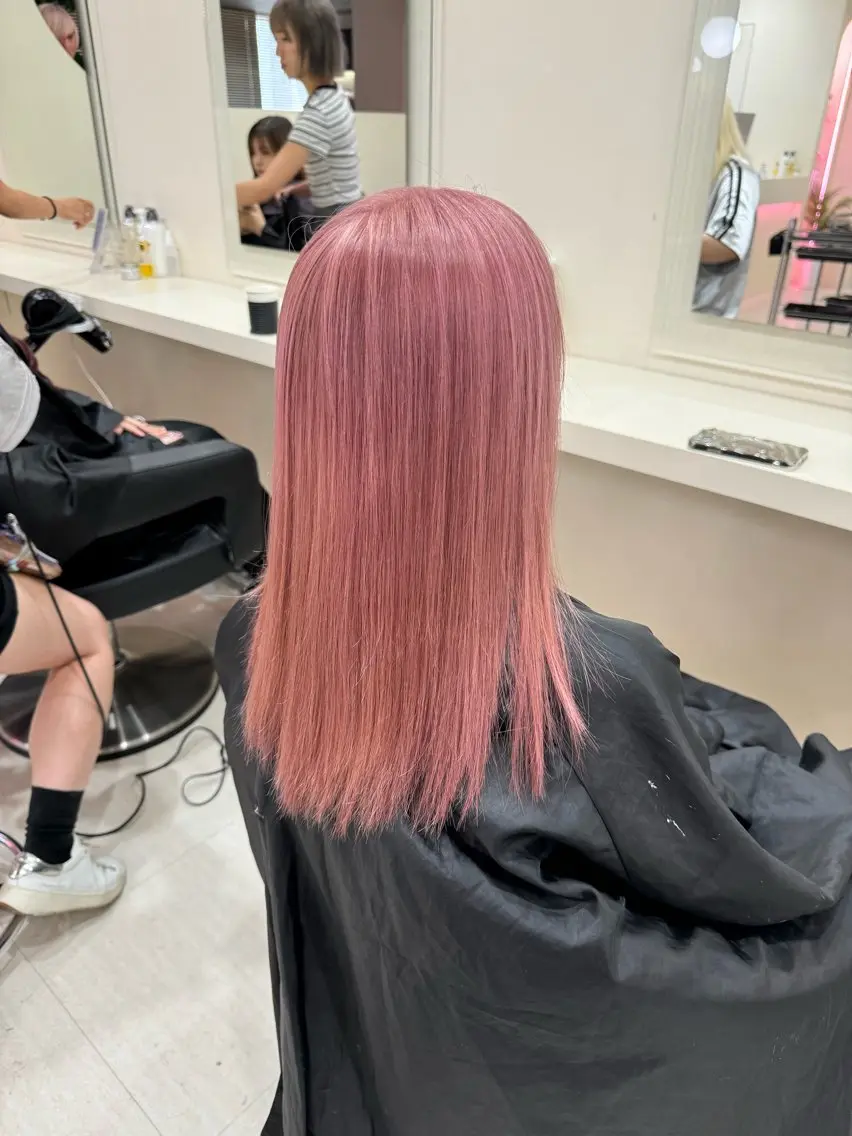 ロング カラー ベージュカラー ブリーチ ハイトーンカラー ピンクカラー ピンクベージュ ヘアカラー 縮毛矯正× ブルーブラック/池袋のヘアスタイル