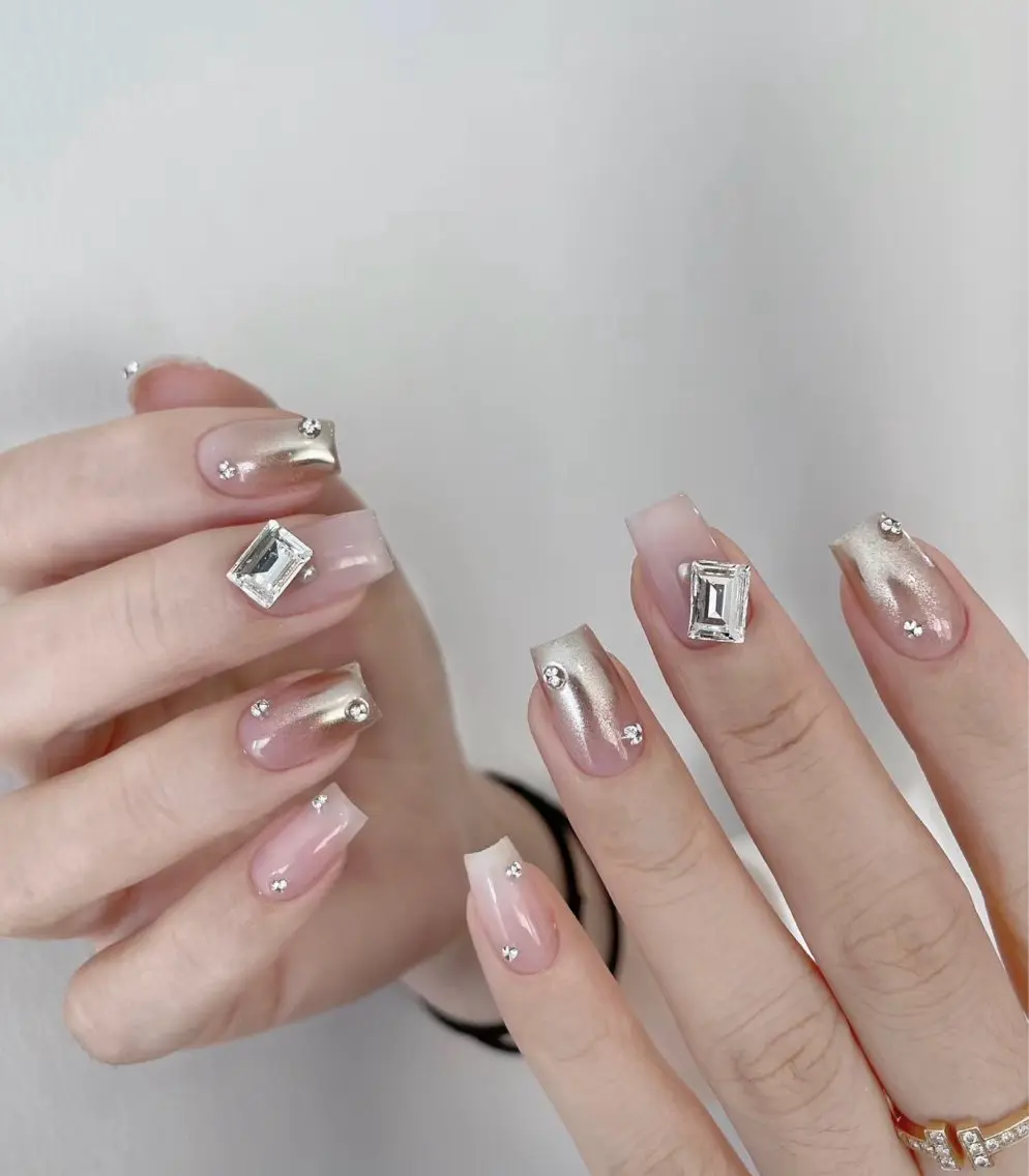 ネイル グラデーション キラキラネイル ミラーネイル ストーンネイル BabyYouMi nailのネイルデザイン