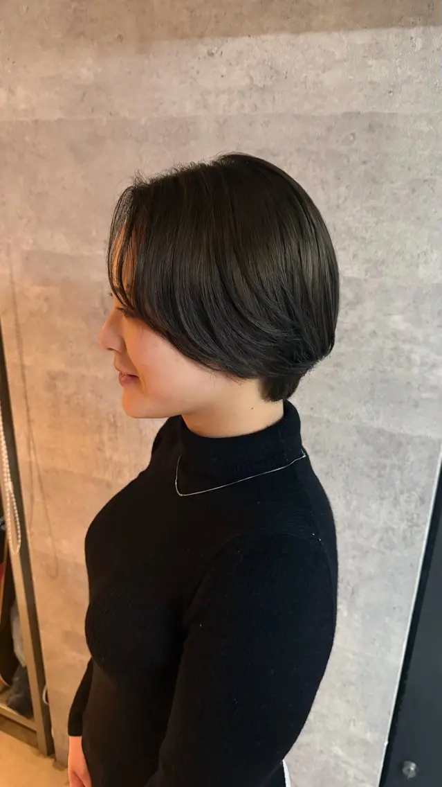 ショート カラー ベージュカラー オリーブベージュ ヘアカラー 渡里 優菜のヘアスタイル
