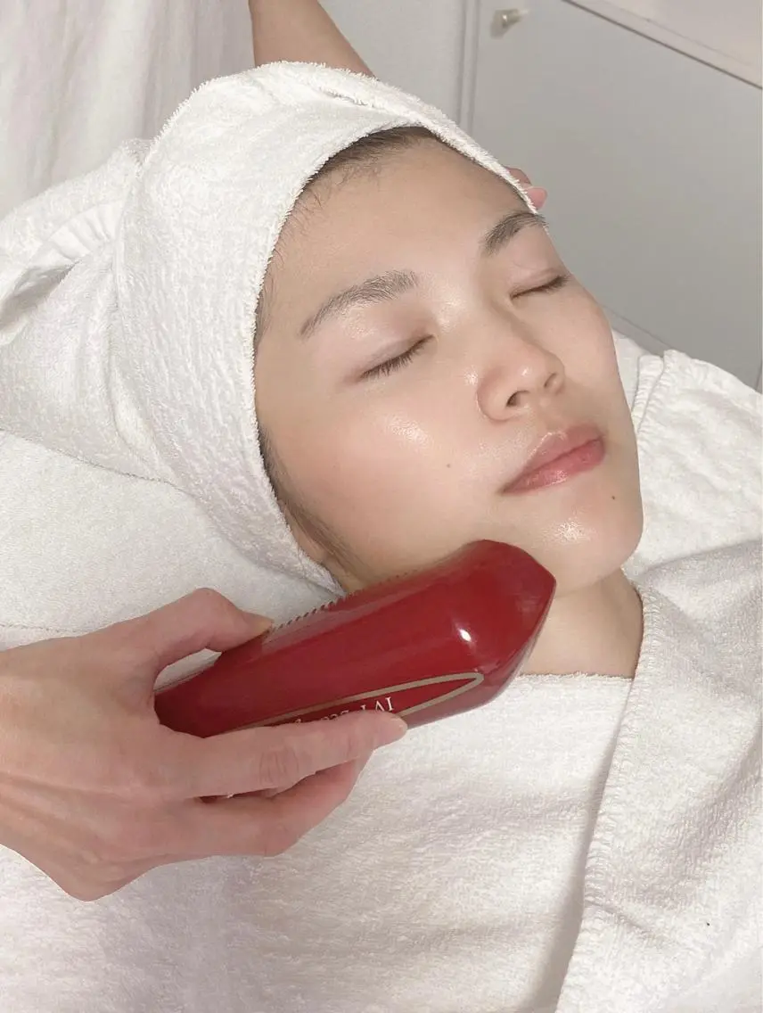 ✨美顔器エステ✨リフトアップ、むくみ改善、赤みくすみ改善!小顔透明ツヤツヤ肌を一気に体験!肩首周りのこりケアにも最適!!の写真