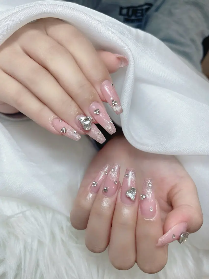 ネイル ガーリー ハート キラキラネイル 韓国ネイル ロングネイル ハンドネイル Haruki Nail Salonのネイルデザイン