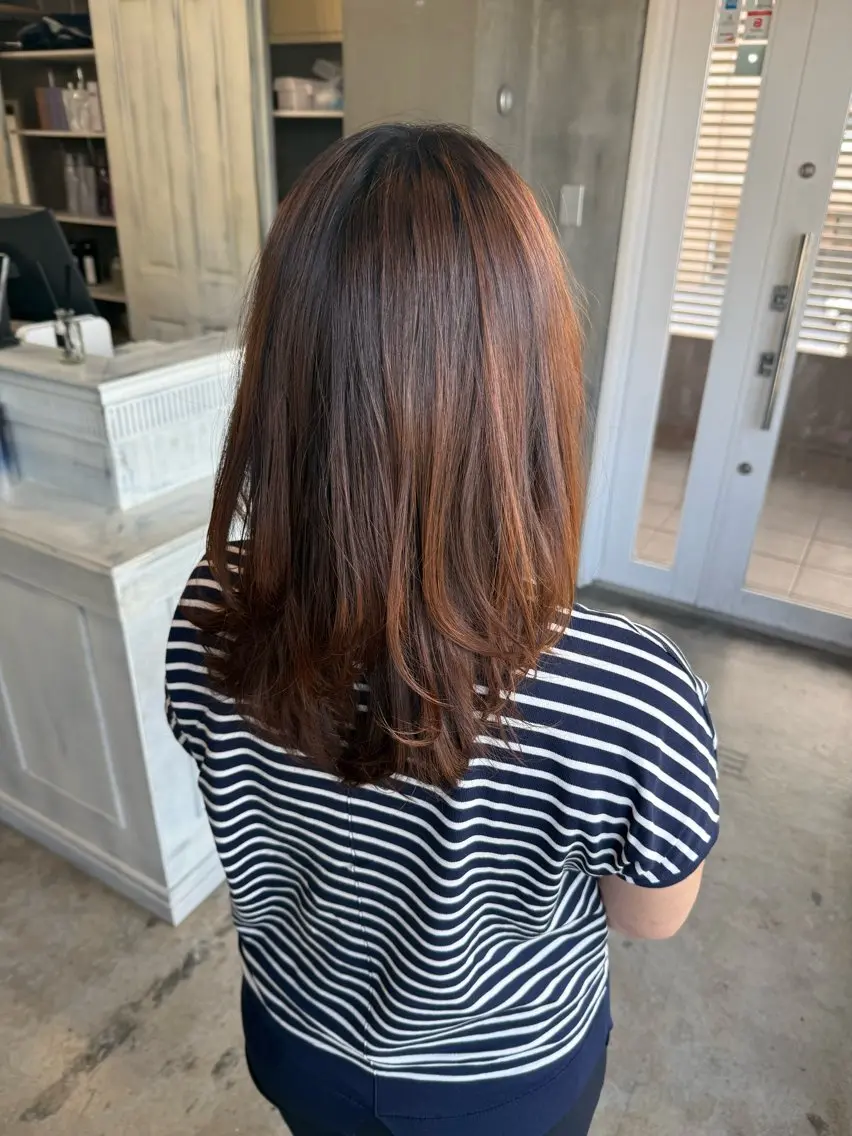 セミロング カラー レイヤーカット カット ヘアカラー トリートメント 宍戸 花穂のヘアスタイル
