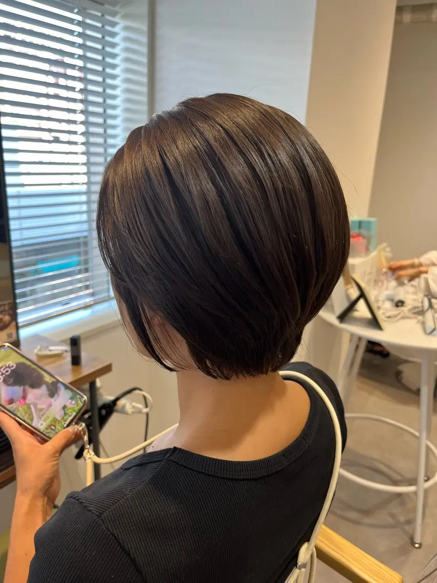 ショート カラー グレイカラー🩶 藤田彩花のヘアスタイル