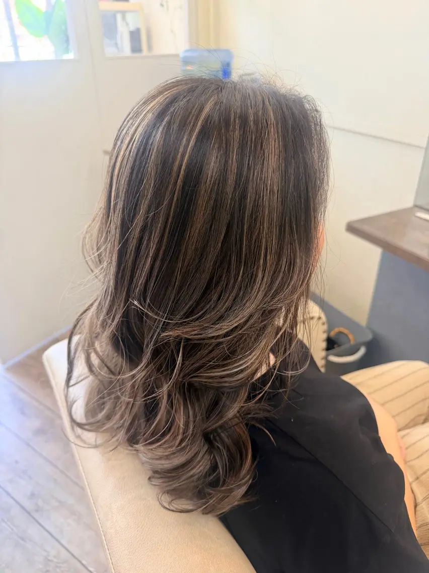 セミロング カラー カット ヘアカラー トリートメント 鶴見 和美のヘアスタイル