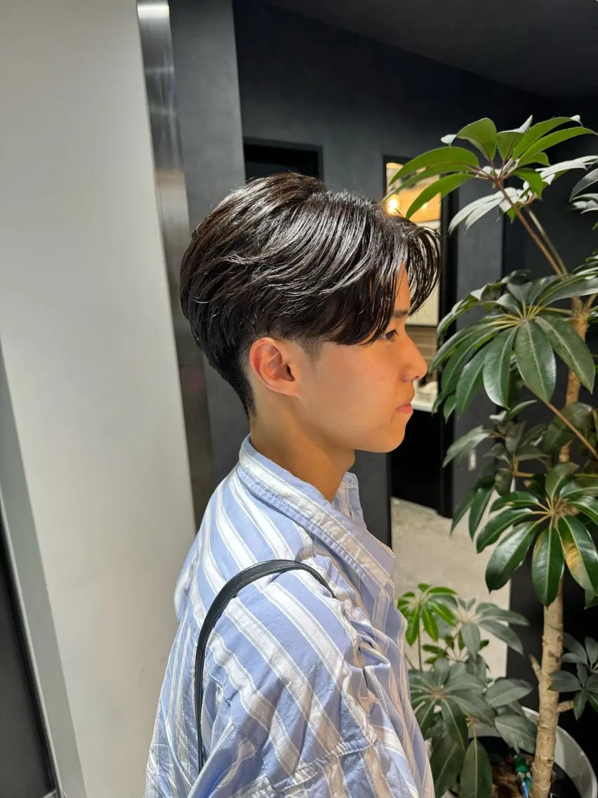 ショート カラー パーマ ヘアアレンジ メンズ メンズブリーチ センターパート メンズハイライト メンズハイトーン マッシュ スパイキー/フェザー /波巻き/かいとのヘアスタイル