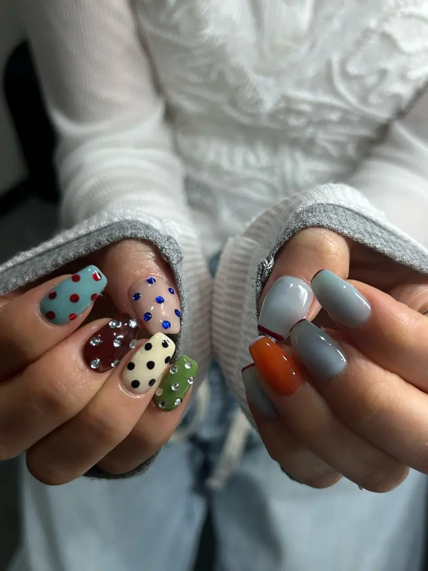 ネイル ドット ニュアンスネイル 春ネイル sakae yurinaのネイルデザイン