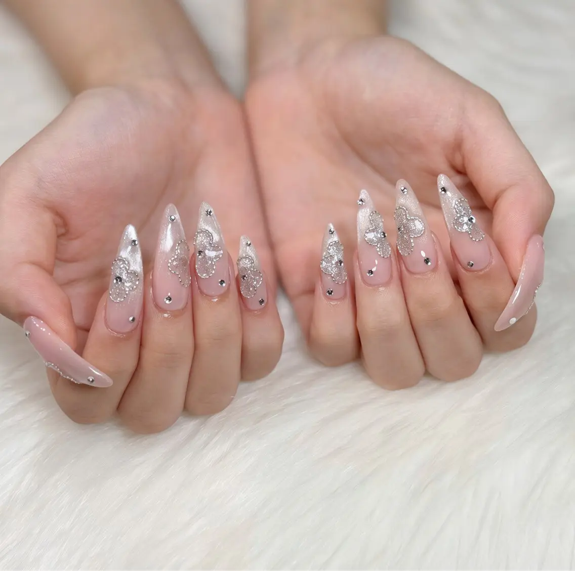 ネイル オーロラネイル チークネイル フットネイル フレンチネイル ジェルネイル ハンドネイル Nichi Nailsのネイルデザイン