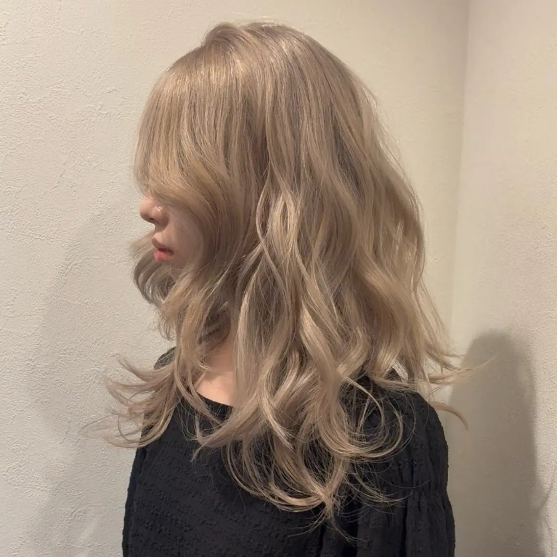 ミディアム カラー グレージュ ミルクティーグレージュ ヘアカラー なんば、心斎橋🍓 ハイトーンnicoのヘアスタイル