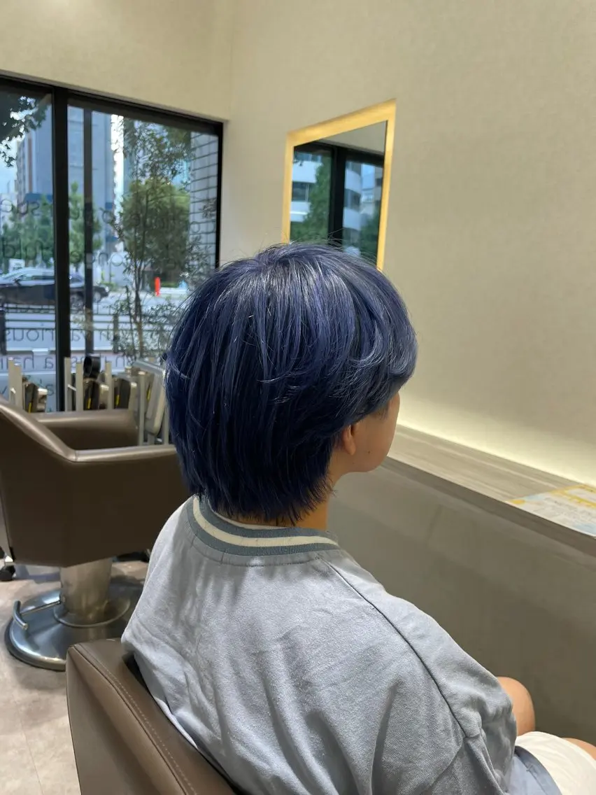 ショート カラー メンズ メンズブリーチ ブリーチ ブルーカラー シルバー メンズ特化/今池駅 徒歩1分/岡本一真のヘアスタイル
