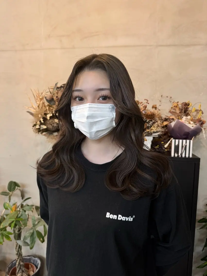 セミロング カラー ダークグレー ダークグレージュ グレージュ lit 松井乃愛のヘアスタイル
