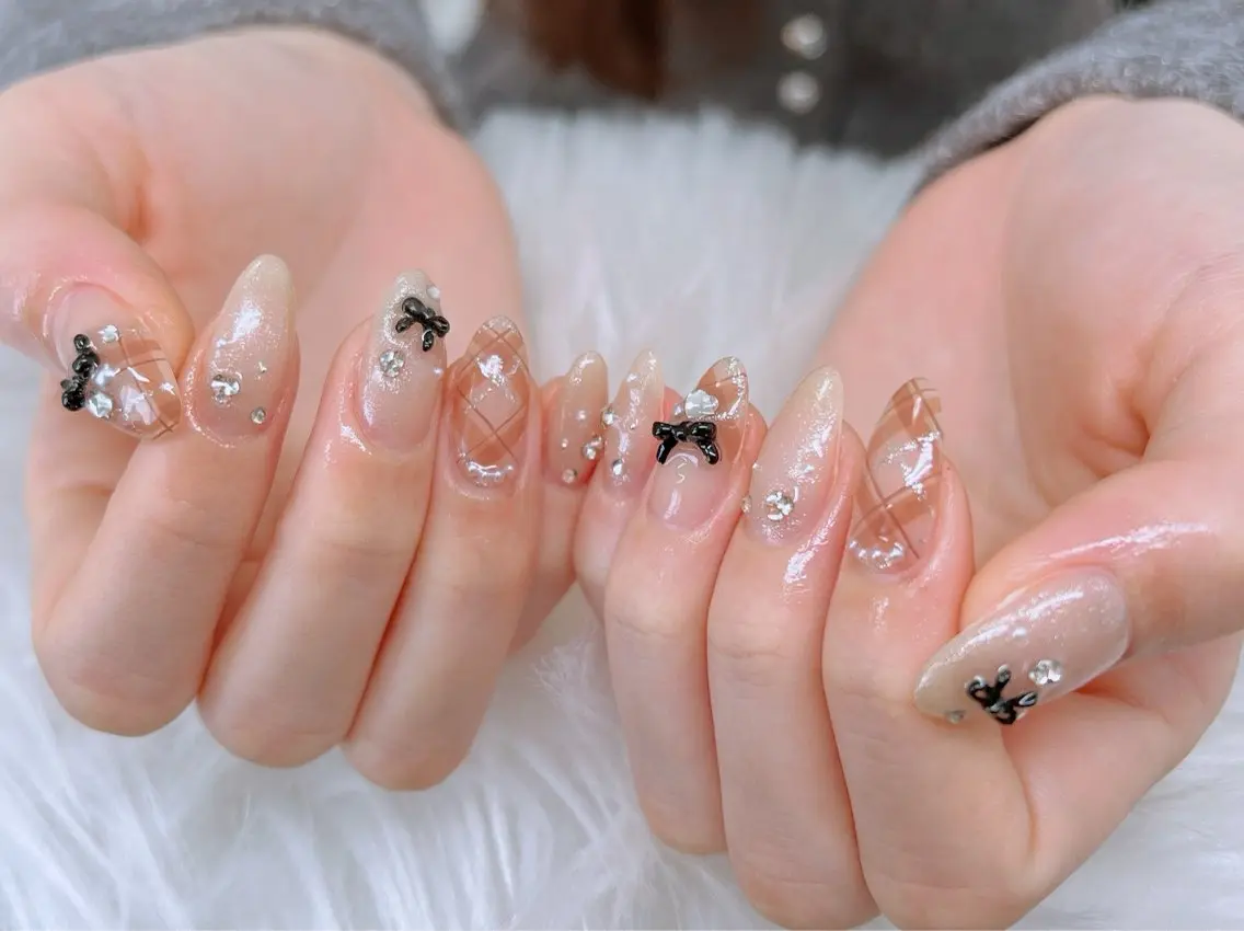 ネイル 長さ出し フレンチネイル キラキラネイル 韓国ネイル マグネットネイル ハンドネイル Lee _nailのネイルデザイン