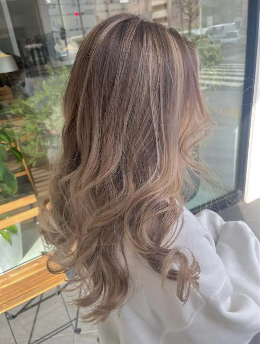 ミディアム カット ヘアカラー Lino by hoNuaのヘアスタイル