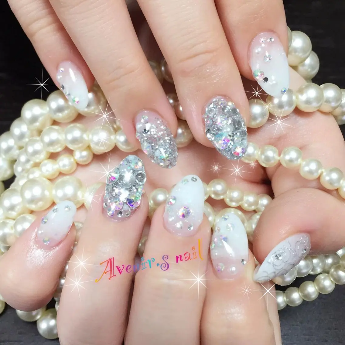 ネイル グラデーション ラメ(グリッター) ラメグラデーション ブライダルネイル ホワイト Home Salon Avenir.のネイルデザイン