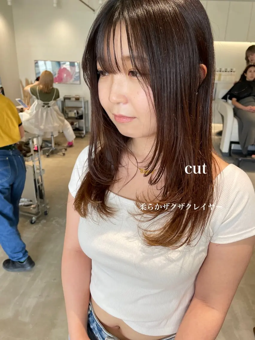 ロング レイヤーカット 峯崎 葵のヘアスタイル