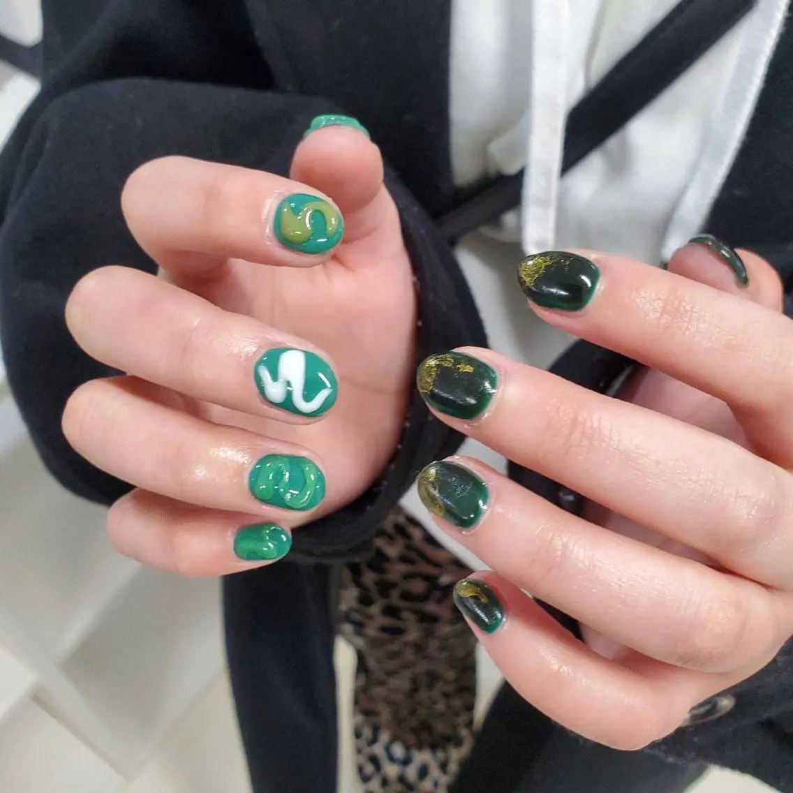 ネイル アートネイル ジェルネイル グリーン ニュアンスネイル スカルプネイル nailstudio eviz新宿店のネイルデザイン