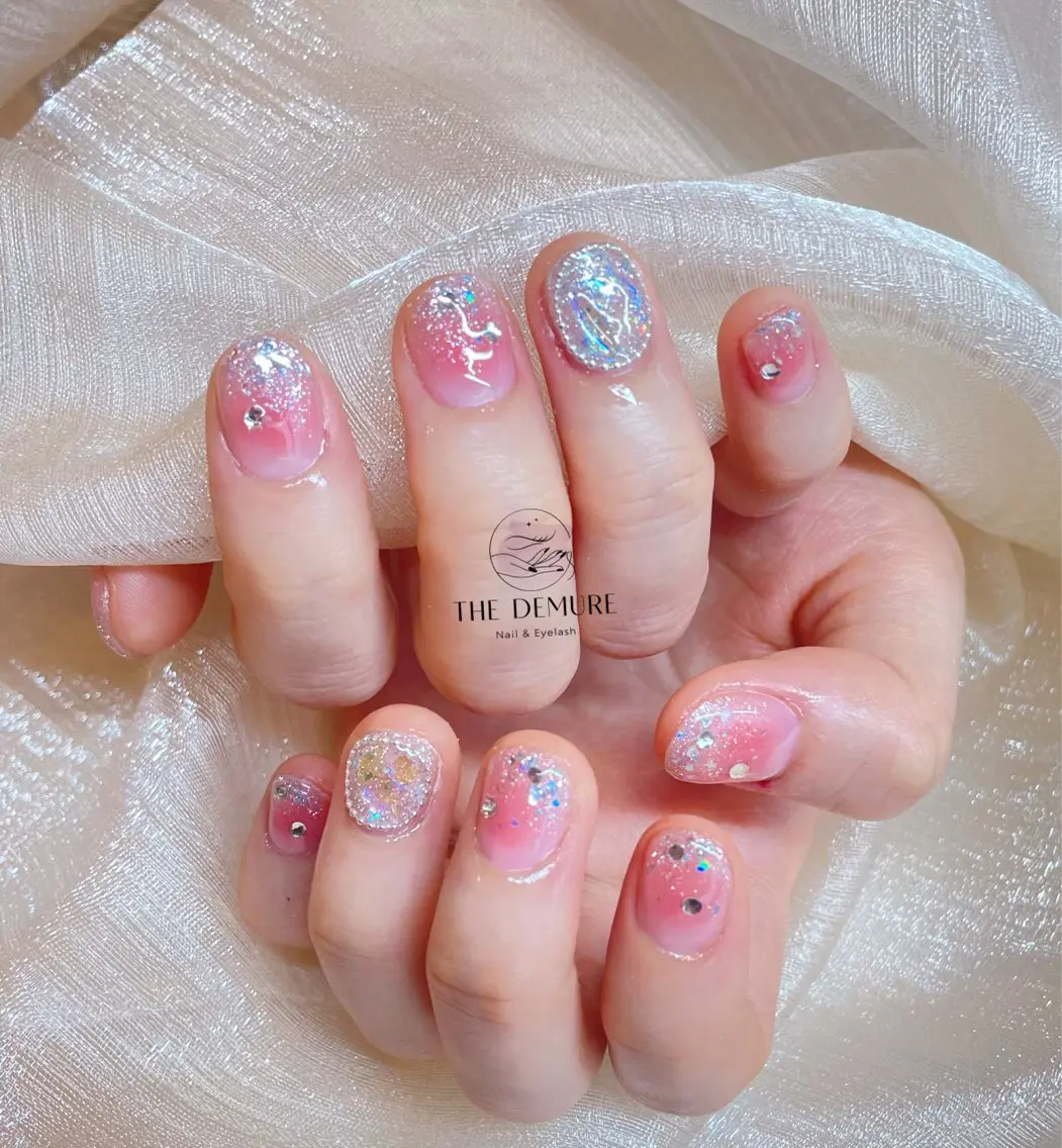 ネイル アートネイル キラキラネイル 韓国ネイル 水色 ロングネイル ハンドネイル ハンドケア NailDemure 【銀座店】のネイルデザイン