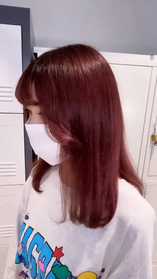 カラー ニトウ レイナのヘアスタイル