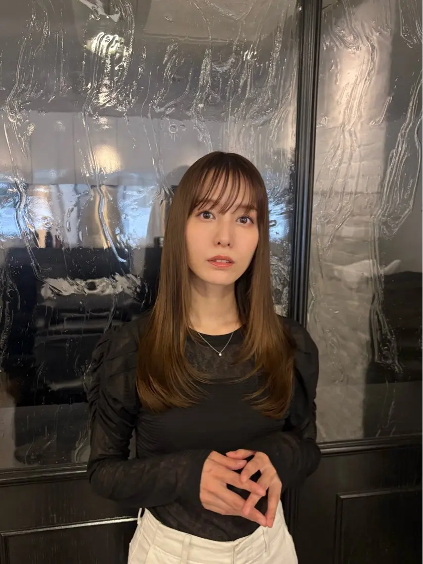 セミロング 顔まわりレイヤー レイヤーカット 🟡表参道ABBEY Hiroのヘアスタイル