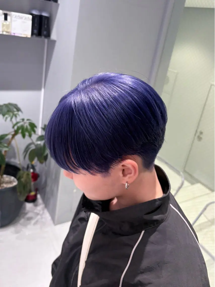 ショート カラー ブルーカラー カット ヘアカラー トリートメント NANA🦖 ハイトーンデザインのヘアスタイル