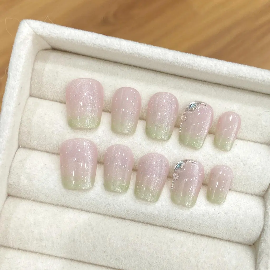 KIMI 🐰のネイルデザイン