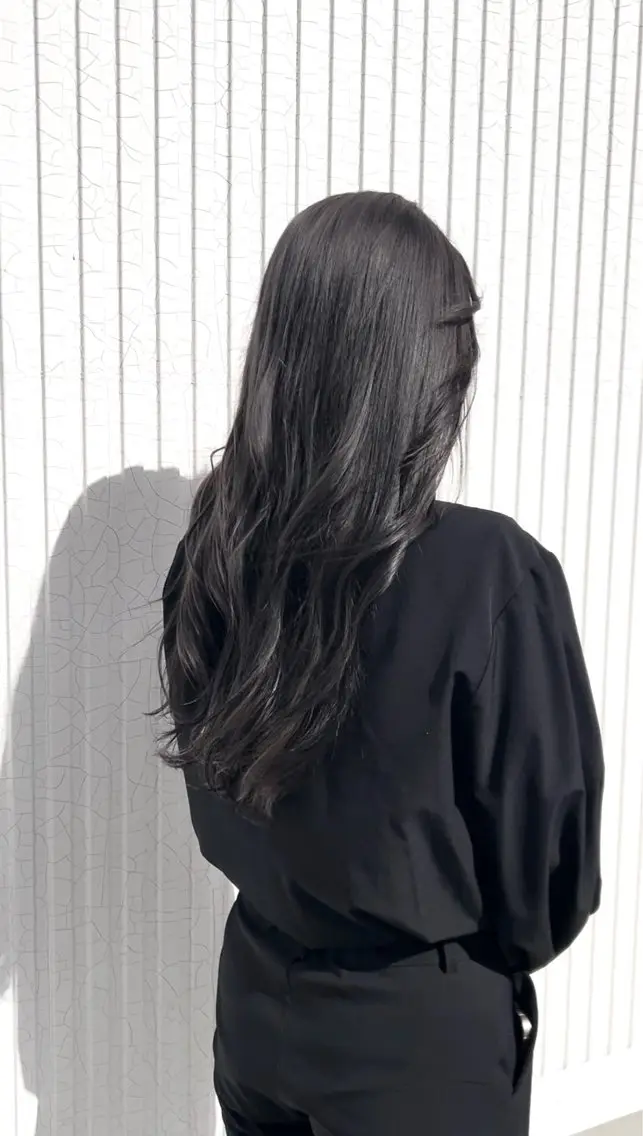 ロング カラー ブリーチ 透明感カラー グレージュ 東山 紗月のヘアスタイル