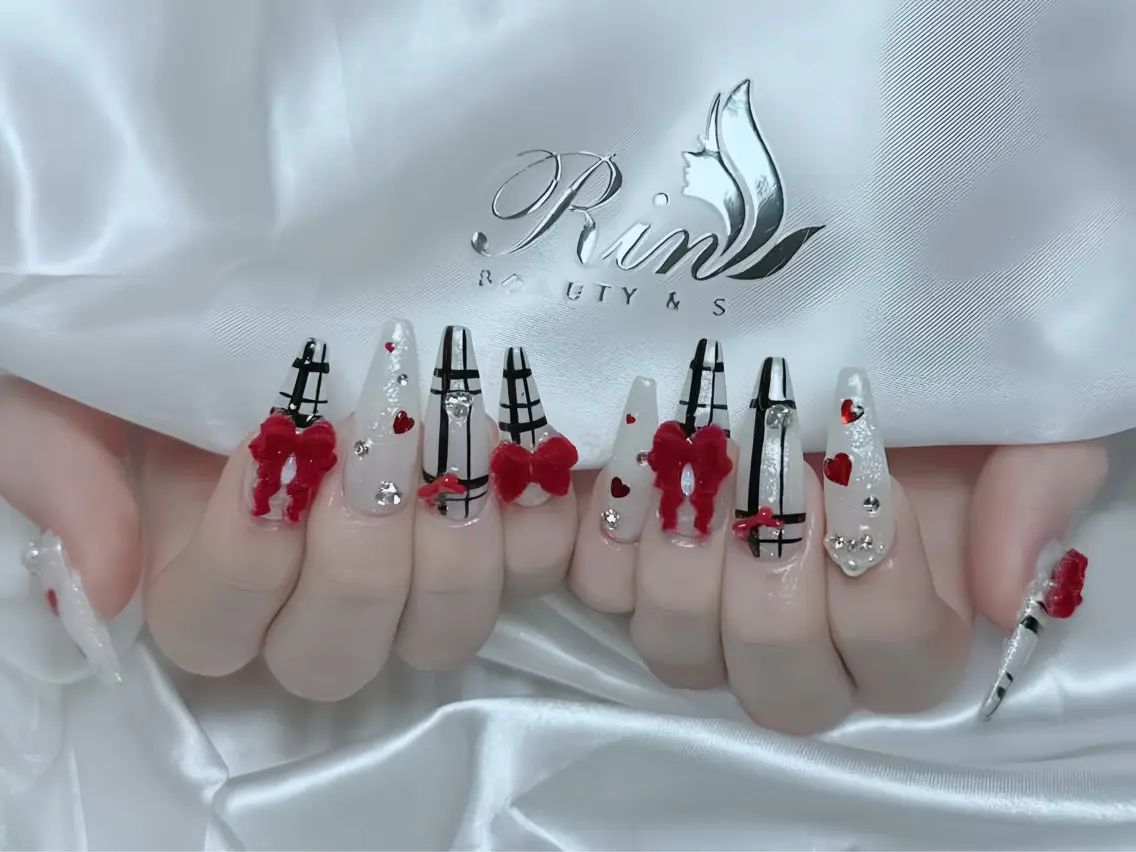 ネイル アニマル柄 ボルドー ブラウン チークネイル フレンチネイル ハンドネイル Rin Nail 新大久保店のネイルデザイン