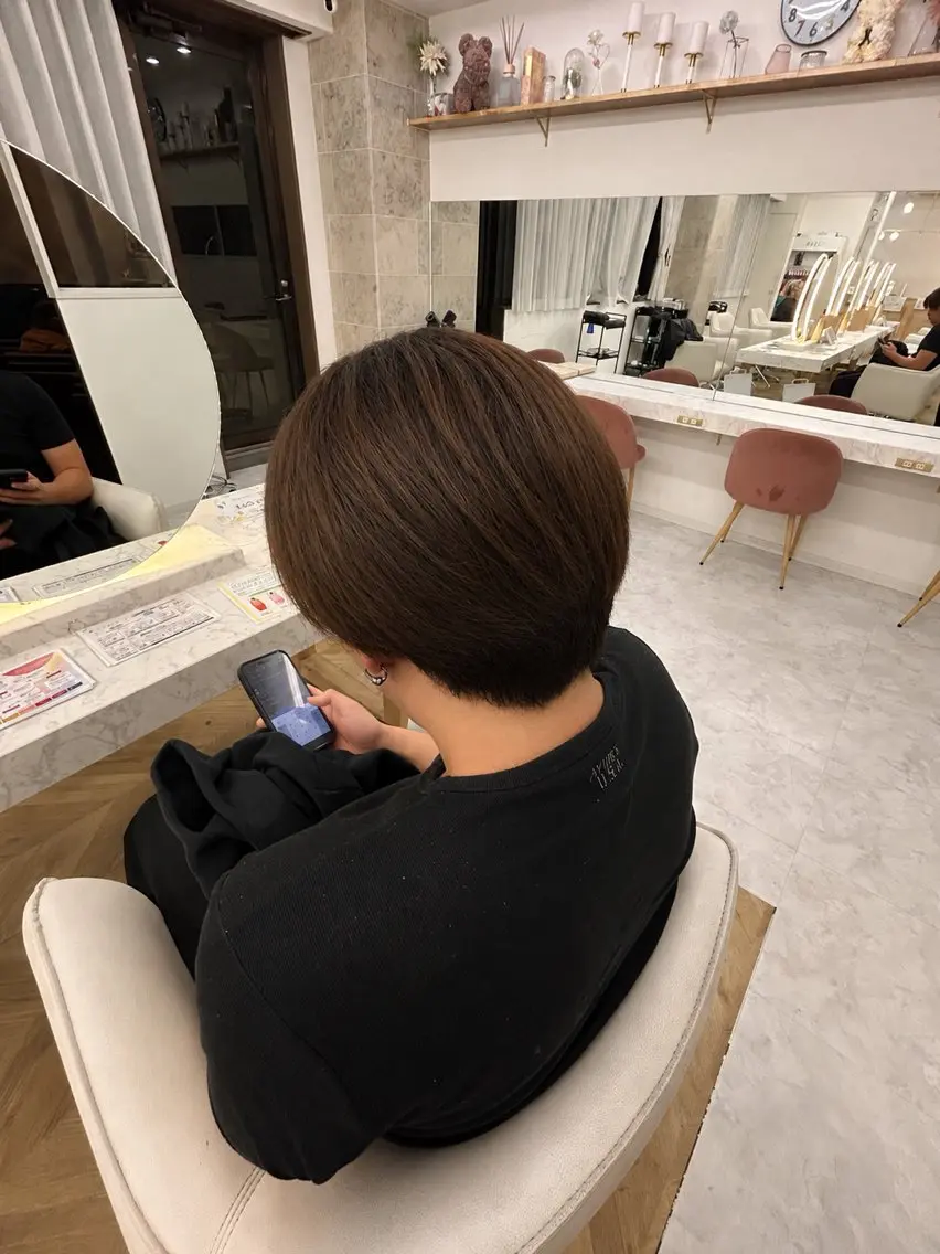 カラー 荒井 彩華のヘアスタイル