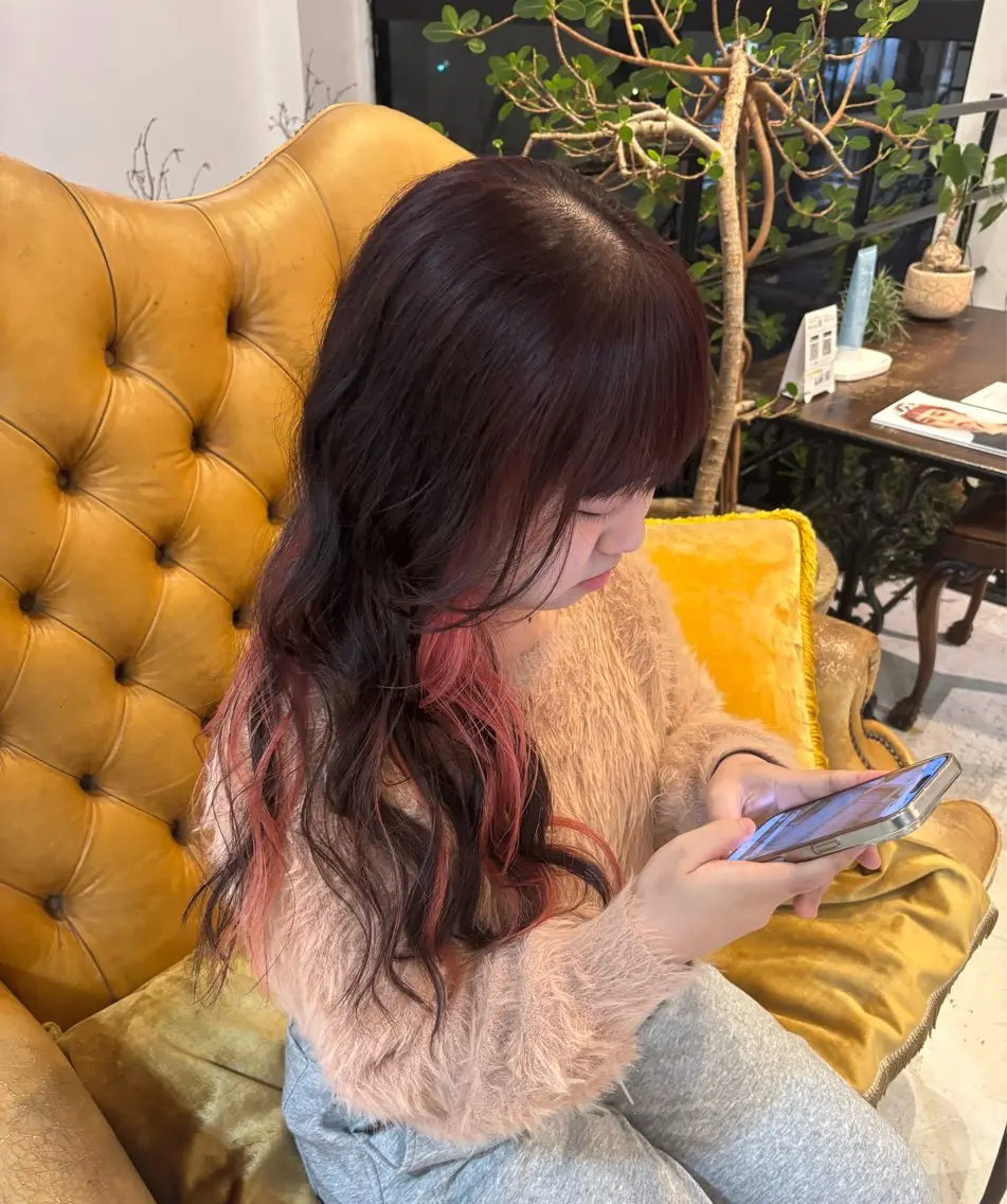 カラー 伊藤 詩のヘアスタイル