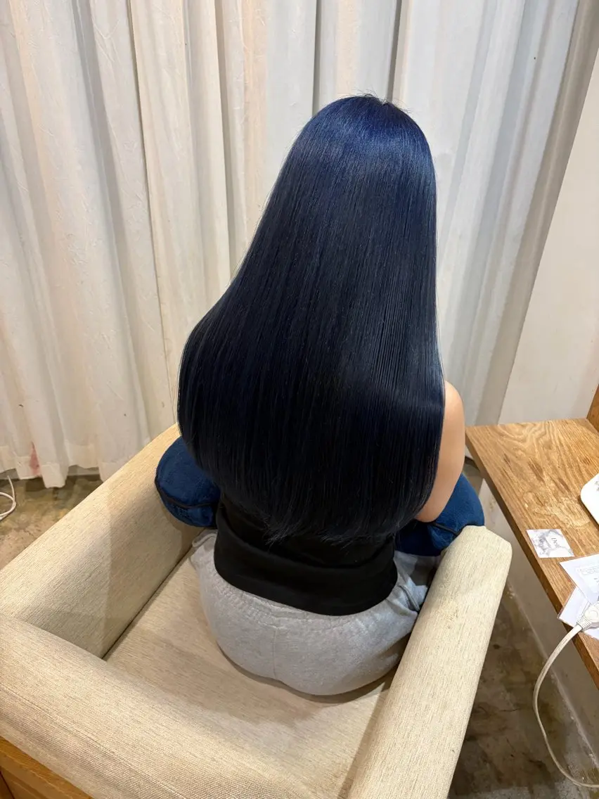 ロング ヘアカラー miyu カット・ハイトーンのヘアスタイル