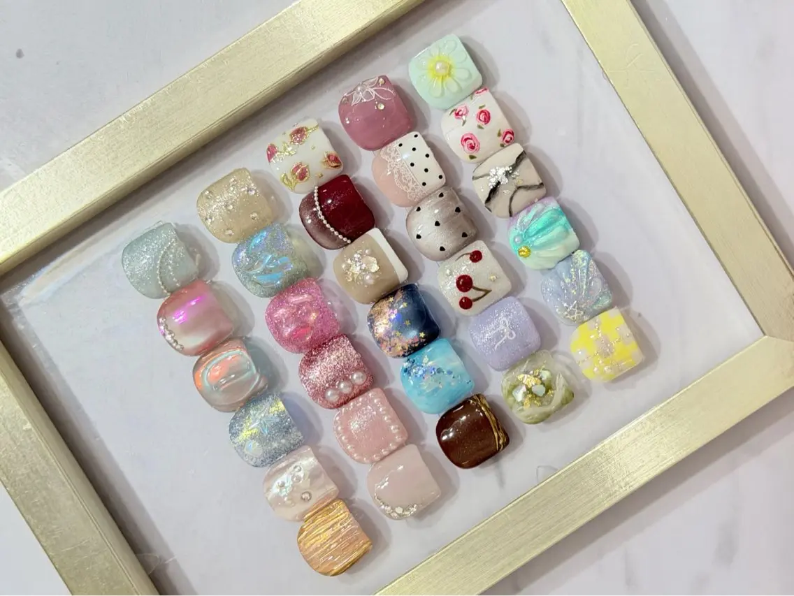 フットネイルアート🎨💎親指アート+その他の指お好きなワンカラーの写真