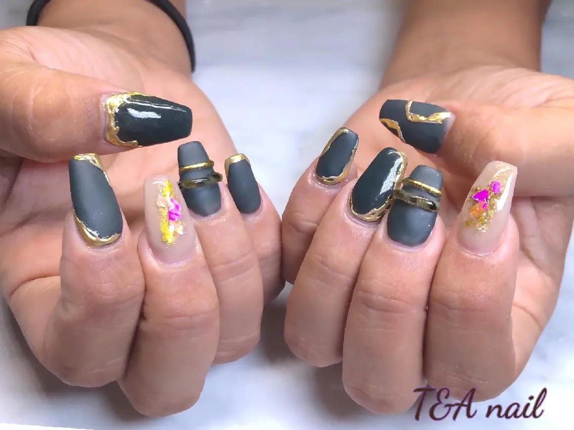 セミロング ネイル べっ甲ネイル 長さ出し ジェルネイル グリーン マットネイル T&A nailのネイルデザイン