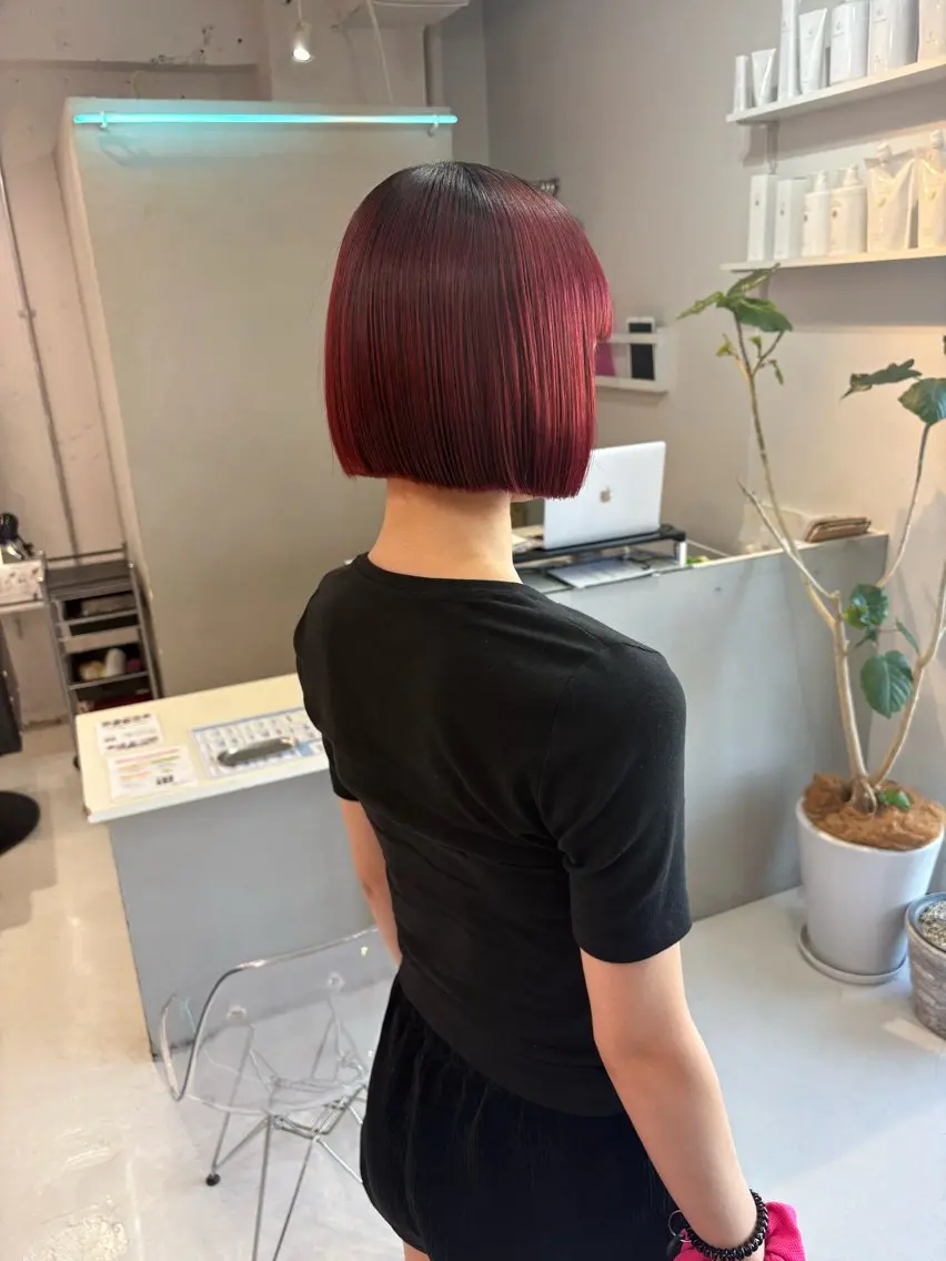 ショート カラー ブリーチ オレンジ レッドカラー ボブ カット ヘアカラー 弓矢 叶のヘアスタイル