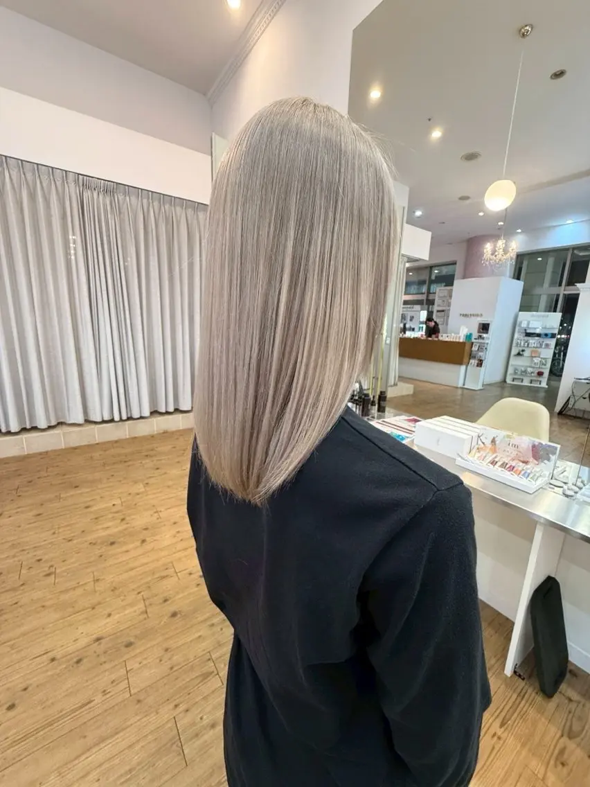 ロング カラー 満岡 聖奈のヘアスタイル