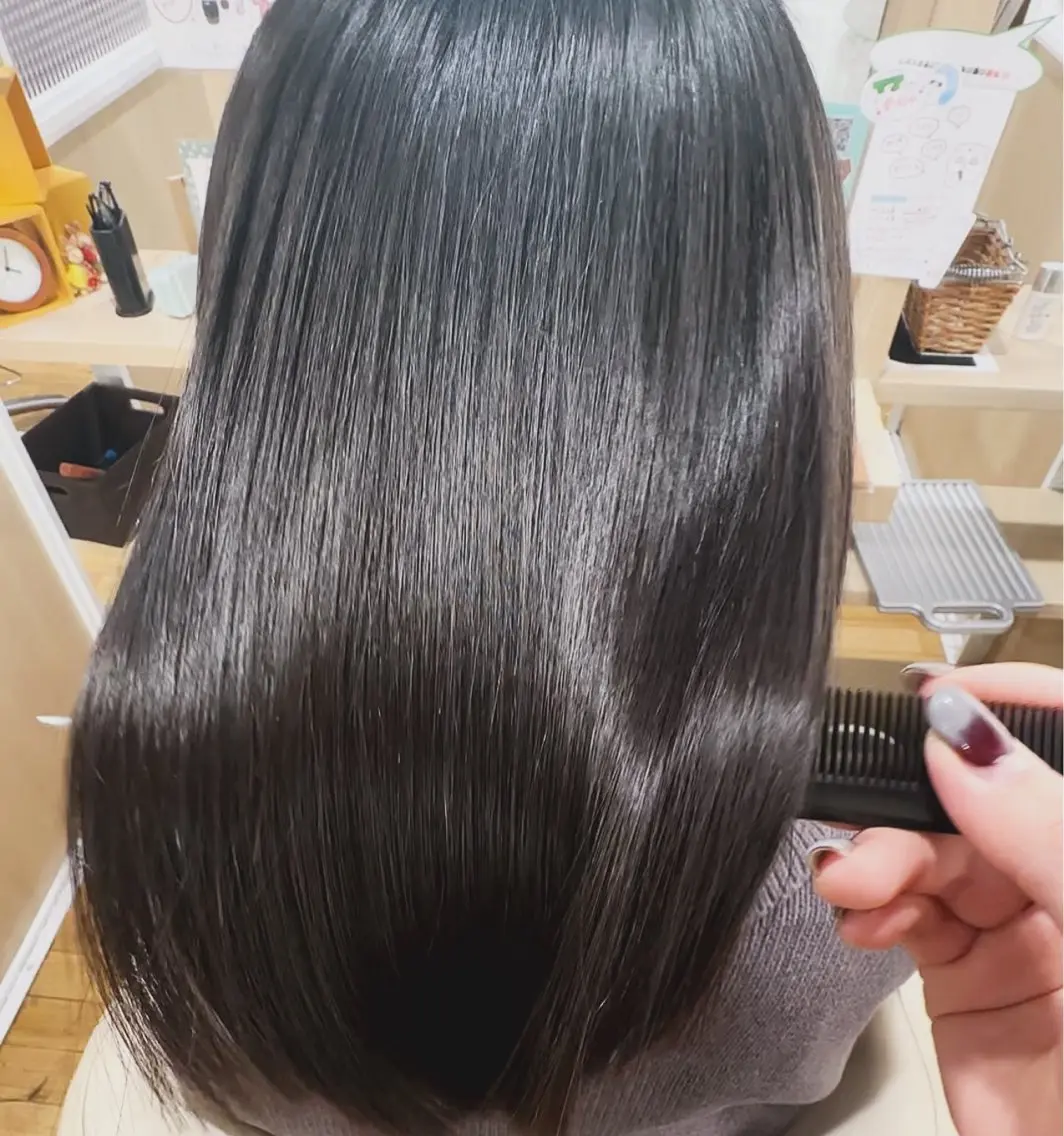 【カット】＋【''高濃度水素入り''ダメージレスストレート】の写真
