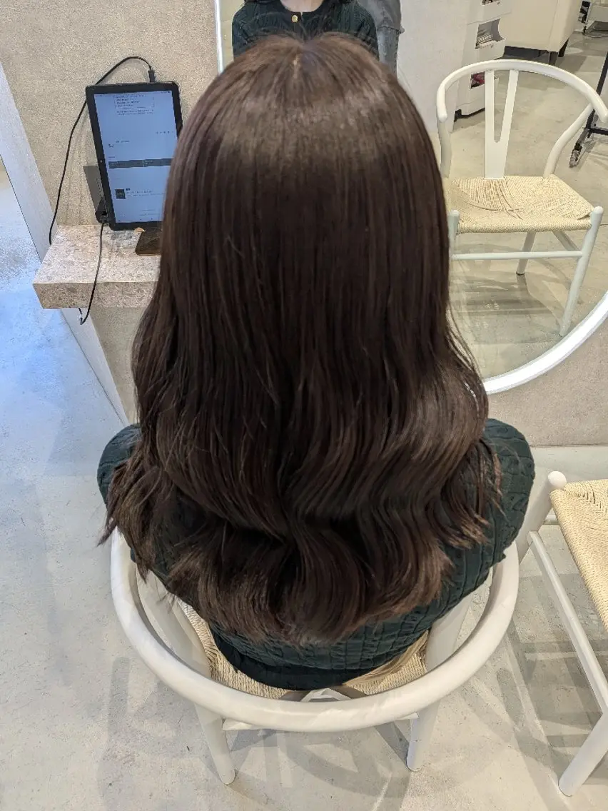カラー セミロング 古屋 美春のヘアスタイル