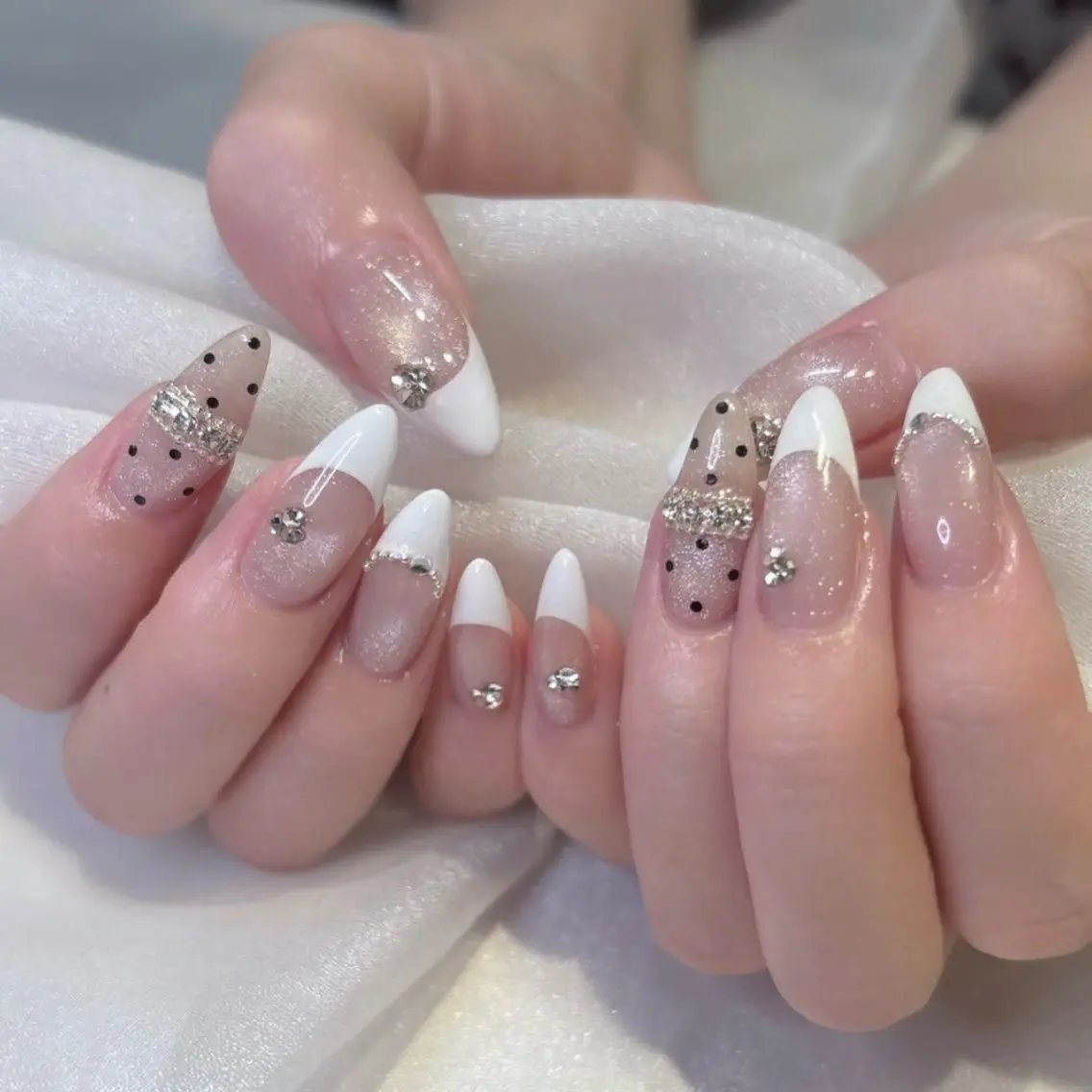 ネイル チークネイル ドット フットネイル フレンチネイル グラデーション ハンドネイル ハンドケア Nihonthy Nail 新宿のネイルデザイン