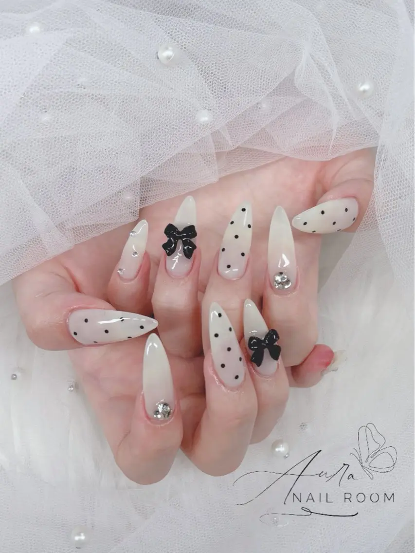 ネイル ドット Aura Nail Roomのネイルデザイン