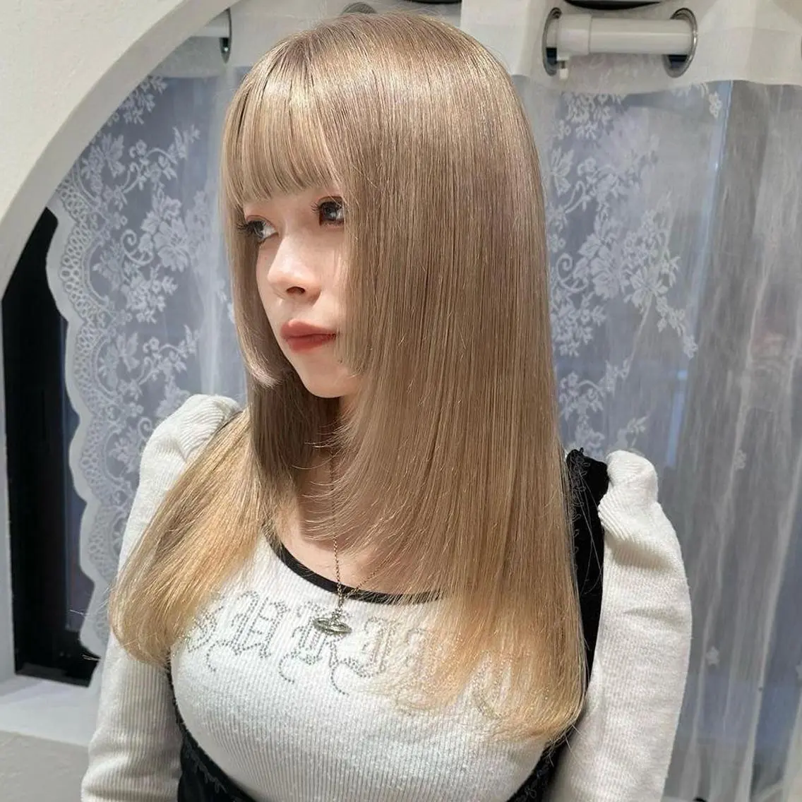 セミロング カラー ベージュカラー ミルクティーベージュ レイヤーカット ORIKA 美容室のヘアスタイル