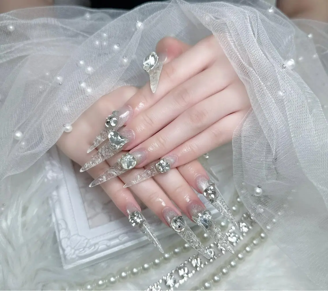 ネイル フラッシュネイル フレンチネイル ガラスフレンチ キラキラネイル ロングネイル ハンドネイル ハンドケア Nova Nailのネイルデザイン