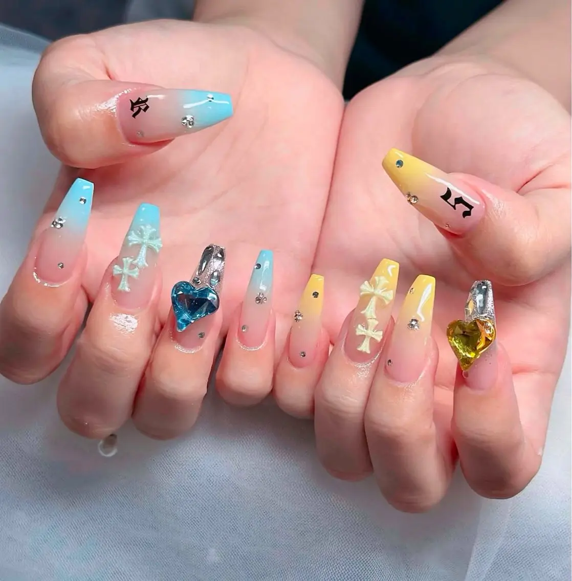 ネイル チークネイル フレンチネイル キラキラネイル 韓国ネイル マグネットネイル ハンドネイル Sakura h.babynailのネイルデザイン