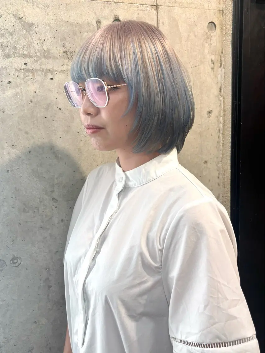 ミディアム カラー ブルーカラー シルバー ホワイトシルバー ヘアカラー SHOTO ハイトー ン/ブロンドカラーのヘアスタイル