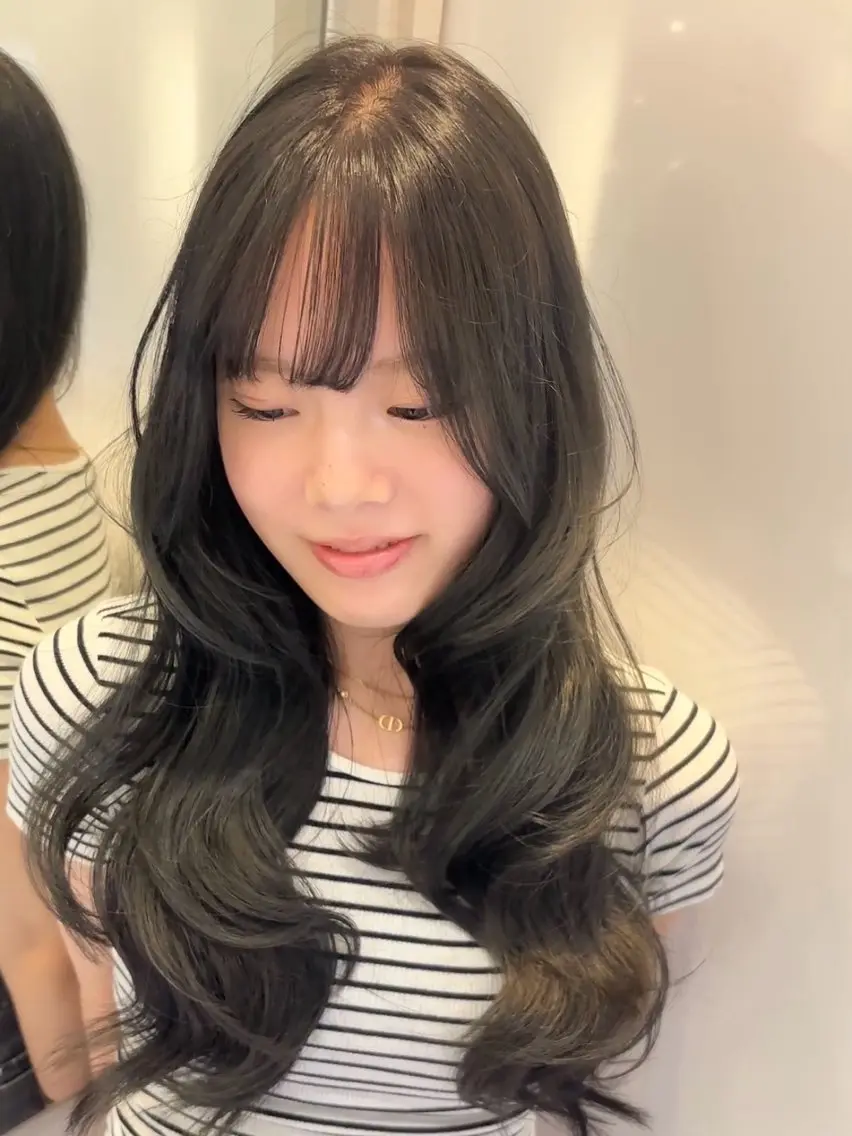 ロング ヘアカラー 坂本 采音のヘアスタイル
