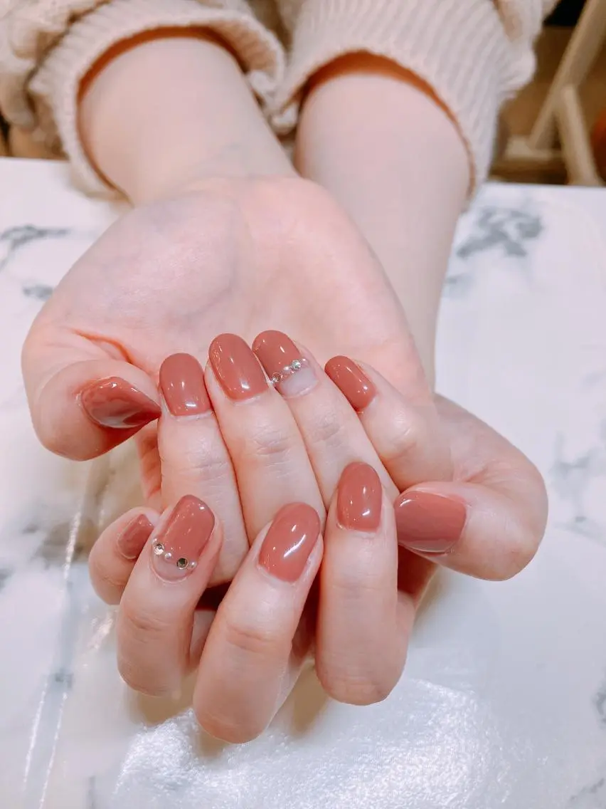 【Hand】グラデーション（ベースカラーなし）｜潤いケア付き｜〈ソフトジェルオフ＋¥550〉の写真