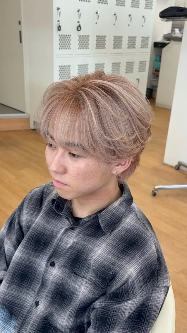 ショート カラー メンズ メンズハイトーン メンズ韓国風 ハイトーンカラー 韓国風ヘア ヘアカラー レオ/ブリーチカラー 韓国風カラー/メンズのヘアスタイル