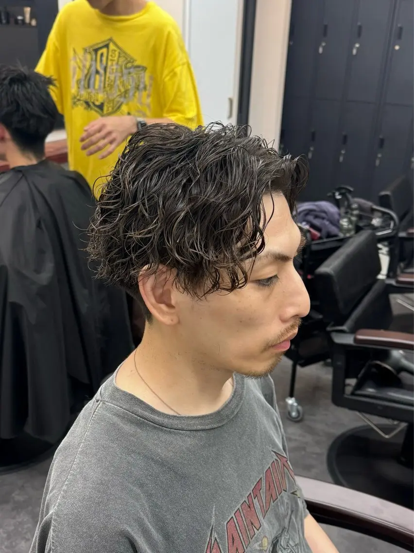 ミディアム パーマ メンズ ミディアムパーマ センターパート メンズパーマ スパイラルパーマ カット パーマ 柏メンズカットパーマ NO.1タイチのヘアスタイル