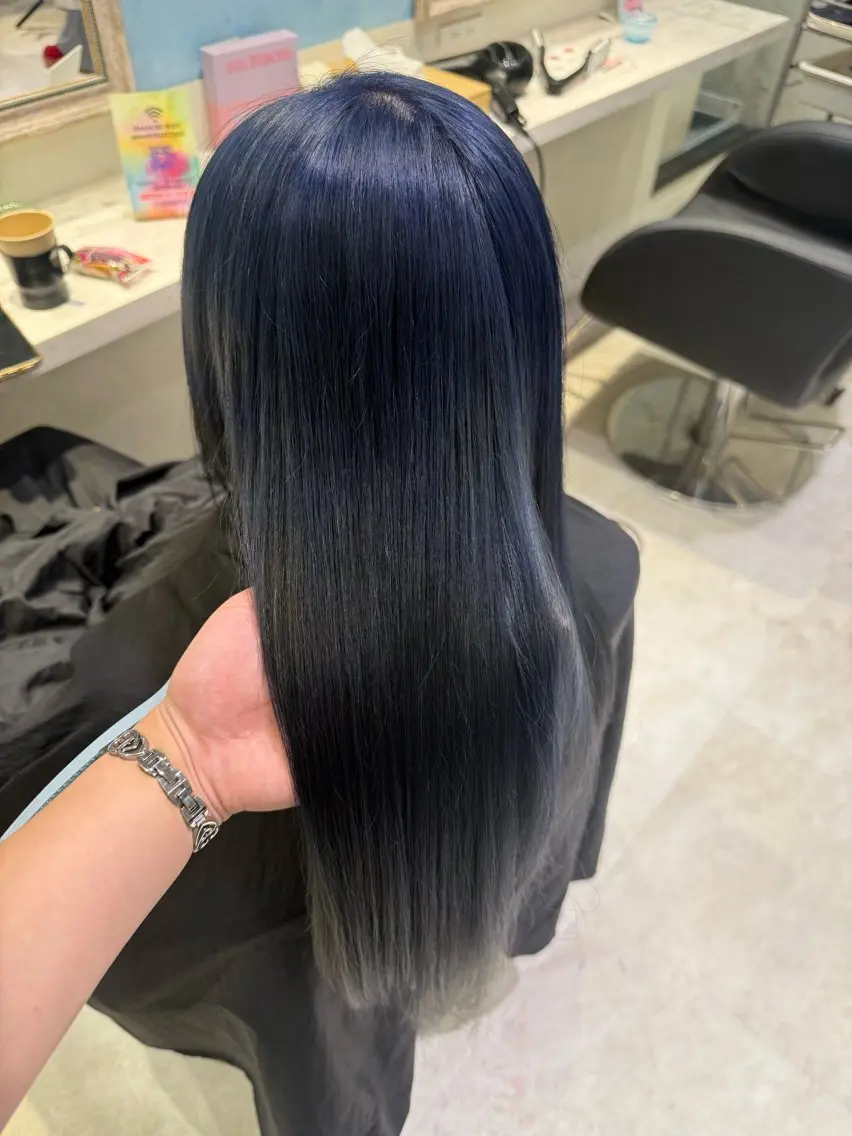 ロング カラー アッシュ ベージュカラー ブリーチ ブルーカラー 透明感カラー ヘアカラー ハイトーン/ブリーチ 💙みずき💙のヘアスタイル