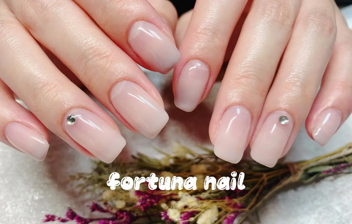 ミディアム ネイル Nail •Head スパFortunaのネイルデザイン